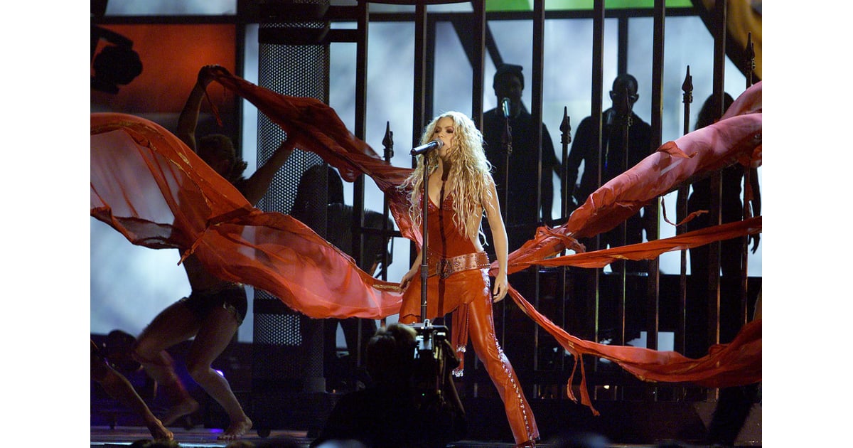 Shakira Performing Ojos Asi We Took A Trip Down Memory Lane To Bring You The Best Moments Of 20 Years Of Latin Grammys Popsugar Latina Photo 2