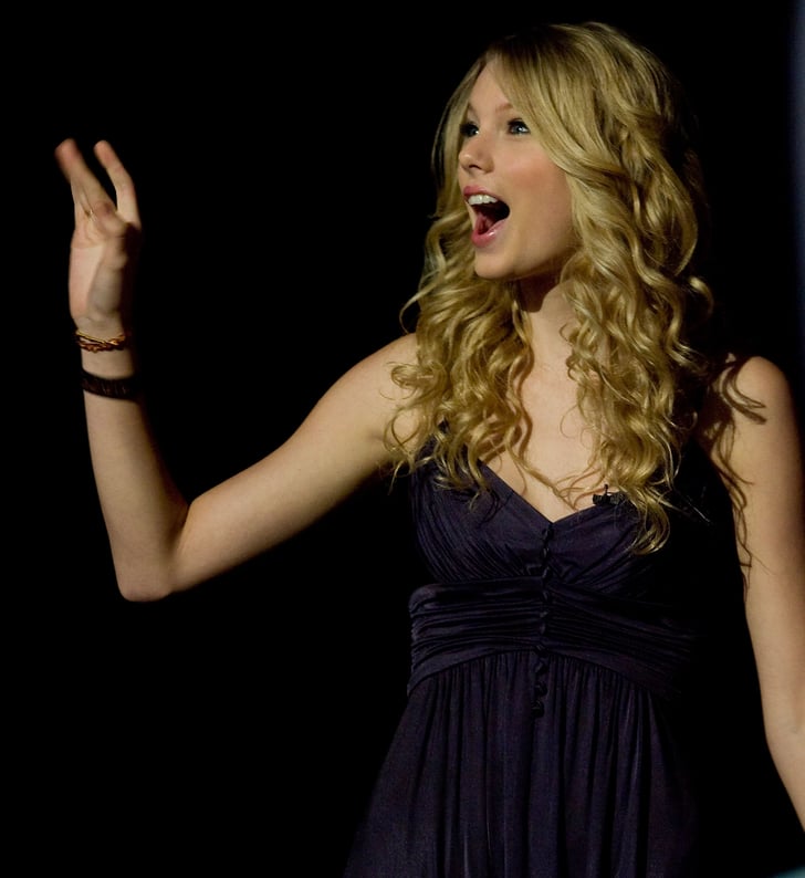 She Waved To Fans During The Cma Music Festival In June 2008 Taylor 