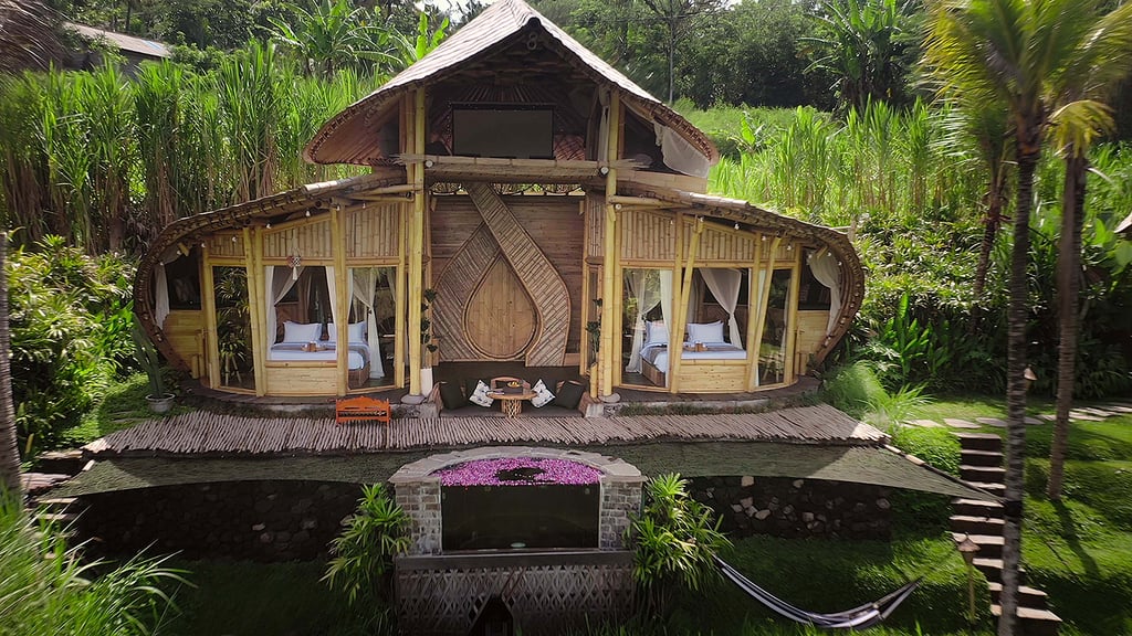 The World's Most Amazing Holiday Rentals, Season 1