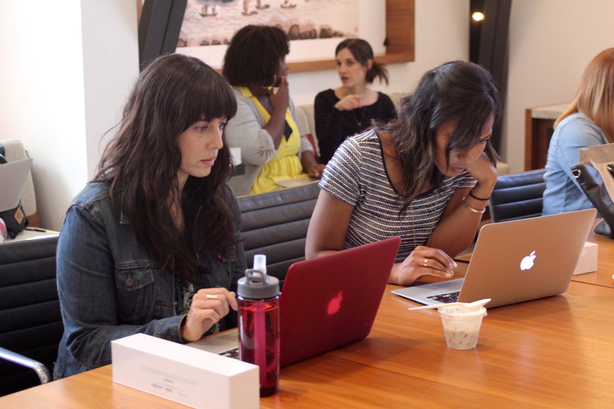 ما هي فوائد التعبير عن المشاعر السلبية خلال العمل Popsugar Middle East Smart Living