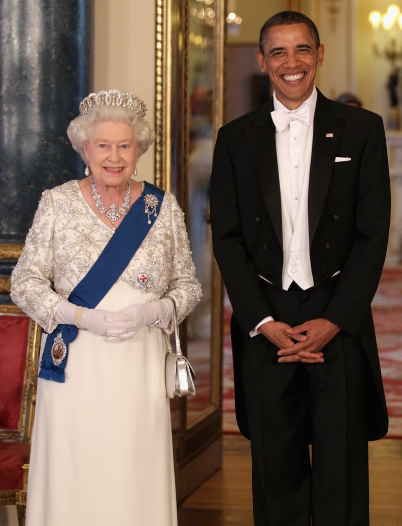 英国伦敦- 5月24日:英国女王伊丽莎白二世和美国总统奥巴马(右)构成的音乐教室白金汉宫国宴前5月24日,2011年在伦敦,英国。美国第44任总统,巴拉克•奥巴马(Barack Obama)和他的妻子