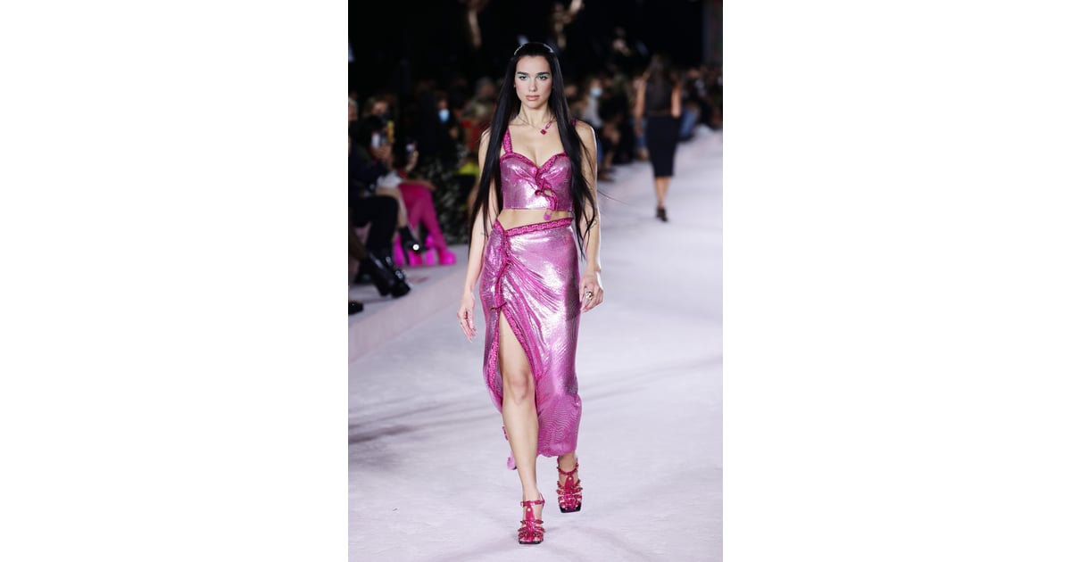 Dua Lipa Made Her Runway Debut For Versace Popsugar Fashion Uk Photo 13