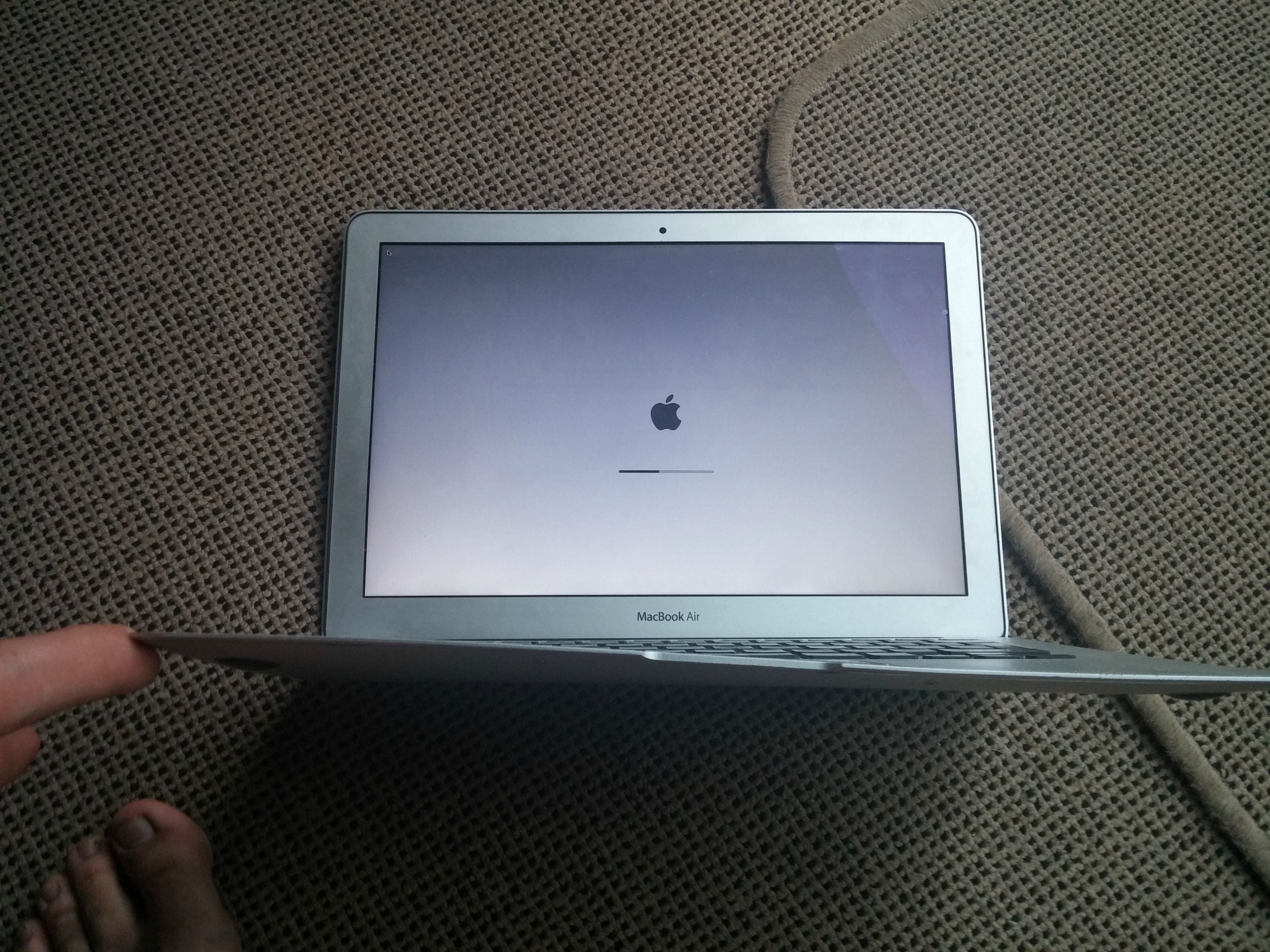MacBook Air Survived Airplane Fall | PS Tech