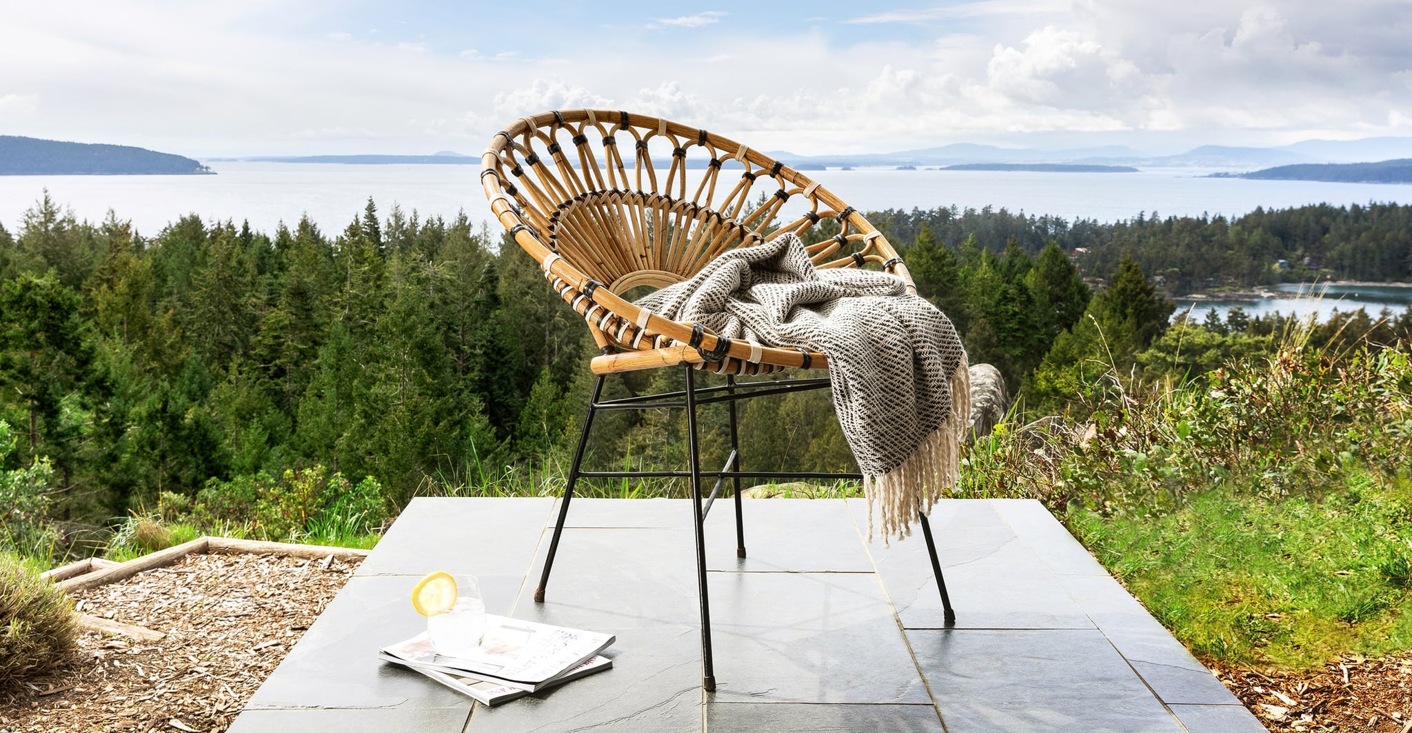 Daisy Lounge Chair Give Your Backyard a Midcentury Modern