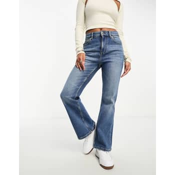 The Six Best Flare Jeans For Petite Ladies - Denimology