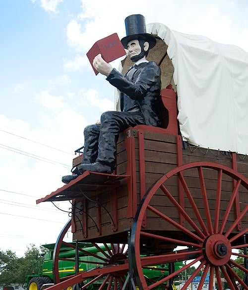 World's Largest Covered Wagon (Lincoln, IL)