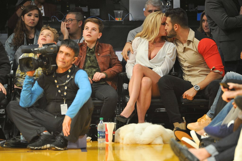 Britney Spears Kissing Boyfriend at LA Lakers Game Nov. 2017