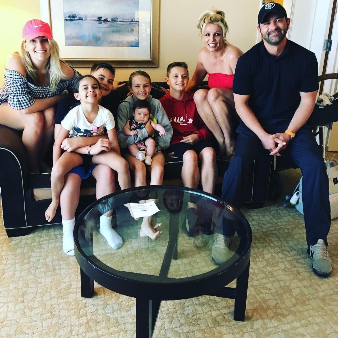 Britney Spears And Jamie Lynn Spears Family Photo June 2018 Popsugar Celebrity
