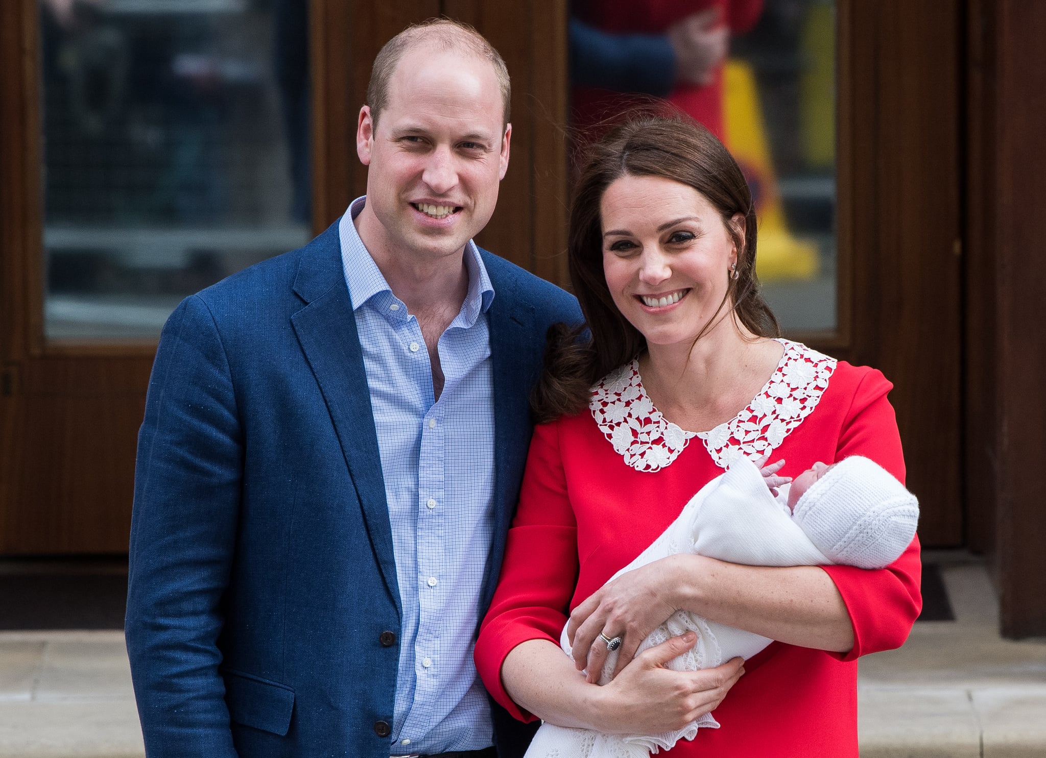 LONDON, ENGLAND - APRIL 23:  Catherine, Duchess of Cambridge and Prince William, Duke of Cambridge depart the Lindo Wing with their newborn son Prince Louis of Cambridge at St Mary's Hospital on April 23, 2018 in London, England. The Duchess safely delivered a son at 11:01 am, weighing 8lbs 7oz, who will be fifth in line to the throne.  (Photo by Samir Hussein/WireImage)