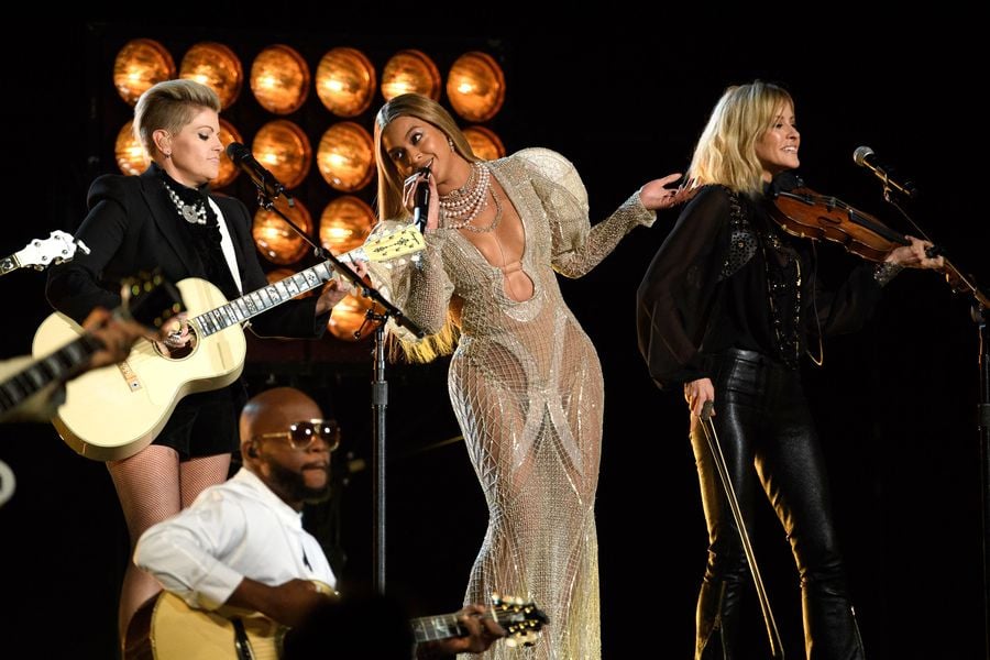 Beyonce at the CMA Awards 2016 Pictures