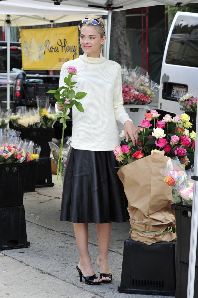 Jaime paired her flared skirt and knit pullover with patent leather sandals — a smart choice for days that are less breezy — gold cat-eye Quay Australia sunglasses, and subtle jewelry. Unfortunately, we can't help you match your pretty, pink lipstick to a rose — you'll just have to get to the farmers market. The good news is now you've got the most appropriate outfit for such an activity.
Source: Startraks Photo / Jesse Bauer