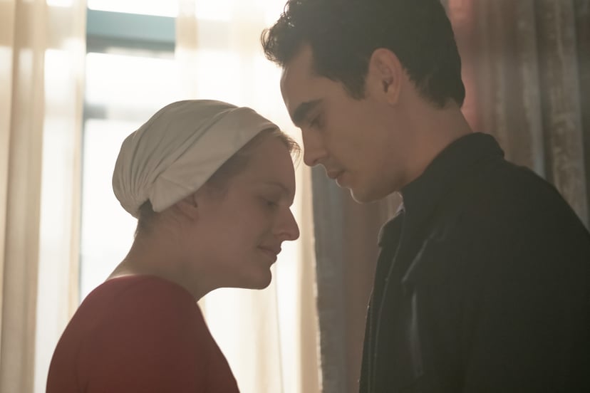 THE HANDMAID'S TALE, l-r:  Elisabeth Moss, Max Minghella in 'First Blood' (Season 2, Episode 6, aired May 23, 2018). ph: George Kraychyk/ Hulu/courtesy Everett Collection