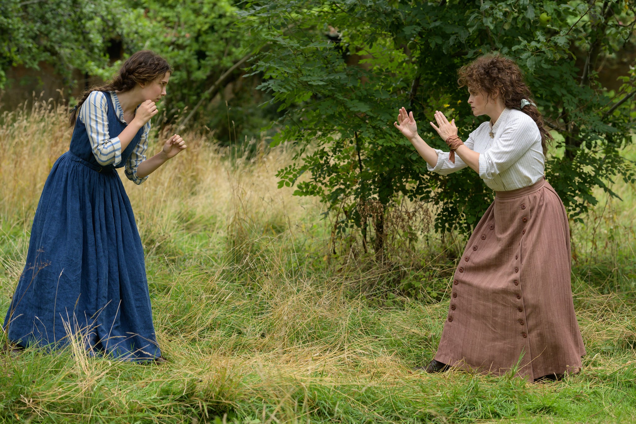 ENOLA HOLMES. (L-R) MILLIE BOBBY BROWN as ENOLA HOLMES, HELENA BONHAM CARTER as EUDORIA HOLMES. Cr. ALEX BAILEY/LEGENDARY ©2020