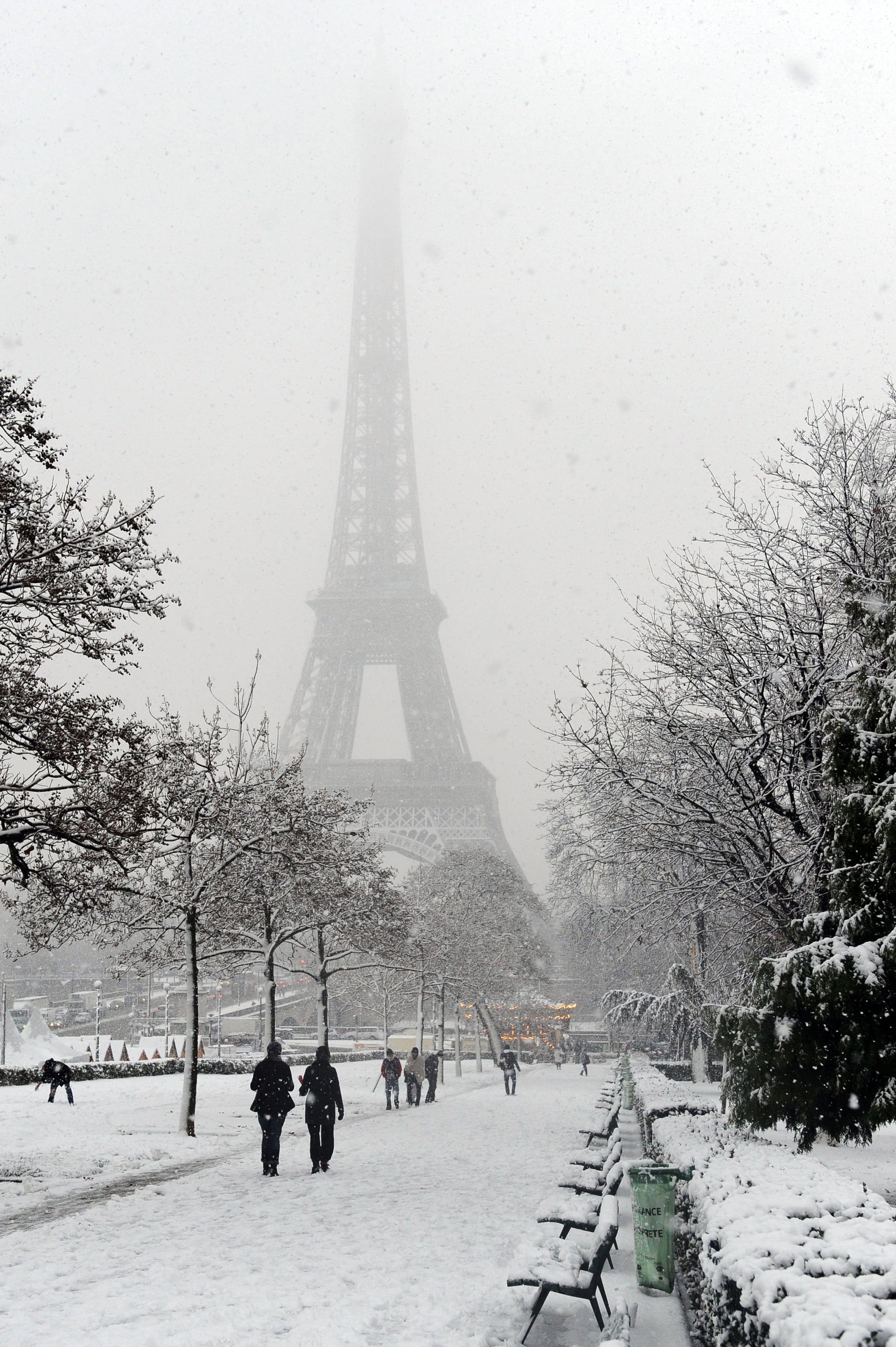 париж снег