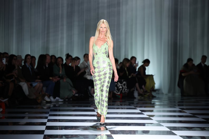 Kendall Jenner walks the runway during the Versace fashion show as News  Photo - Getty Images