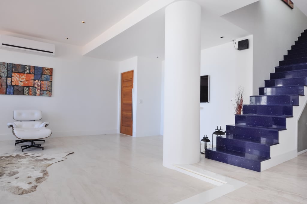 Adriana Lima and Alessandra Ambrosio's Rio Airbnbs Pictures