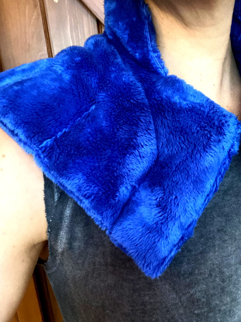 How Does the Huggaroo Weighted Neck and Shoulder Heating Pad Work?