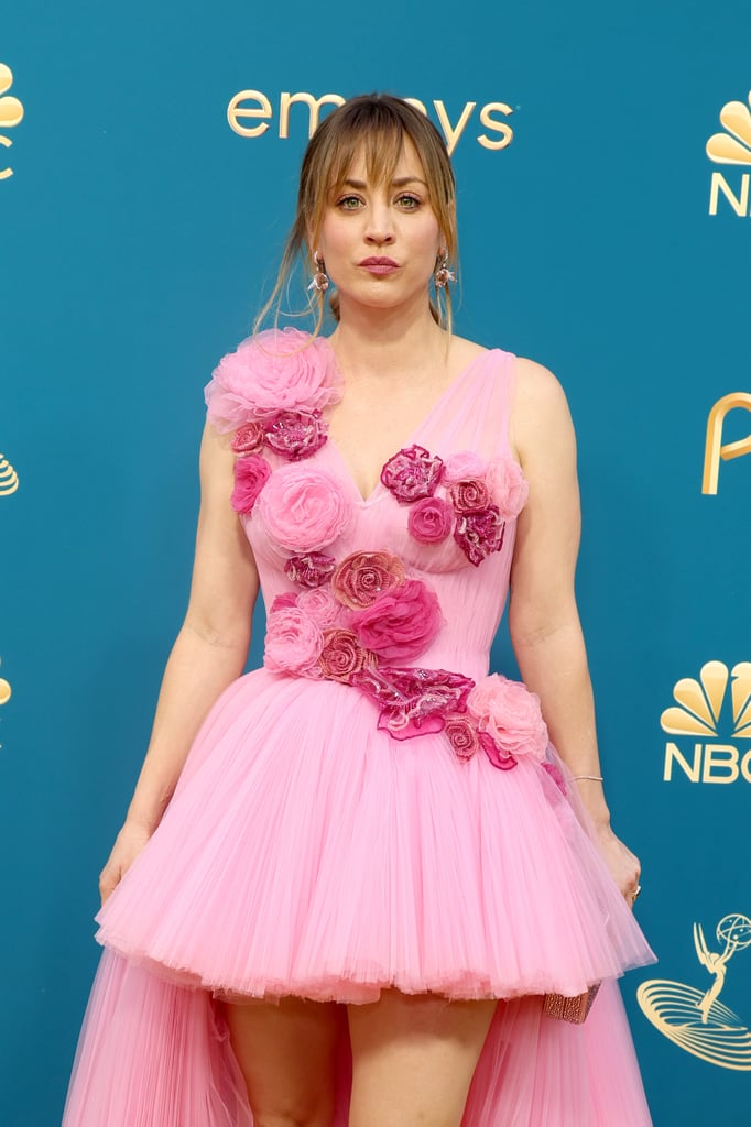 卡蕾·库柯的粉红艾美奖礼服照
