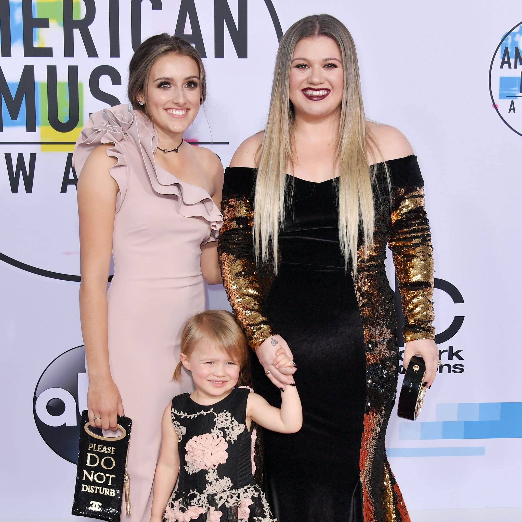 Kelly Clarkson And Family At The 2017 American Music Awards Popsugar Celebrity Australia