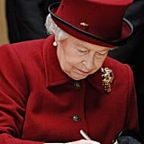What Does Queen Elizabeth II Carry in Her Purse ...