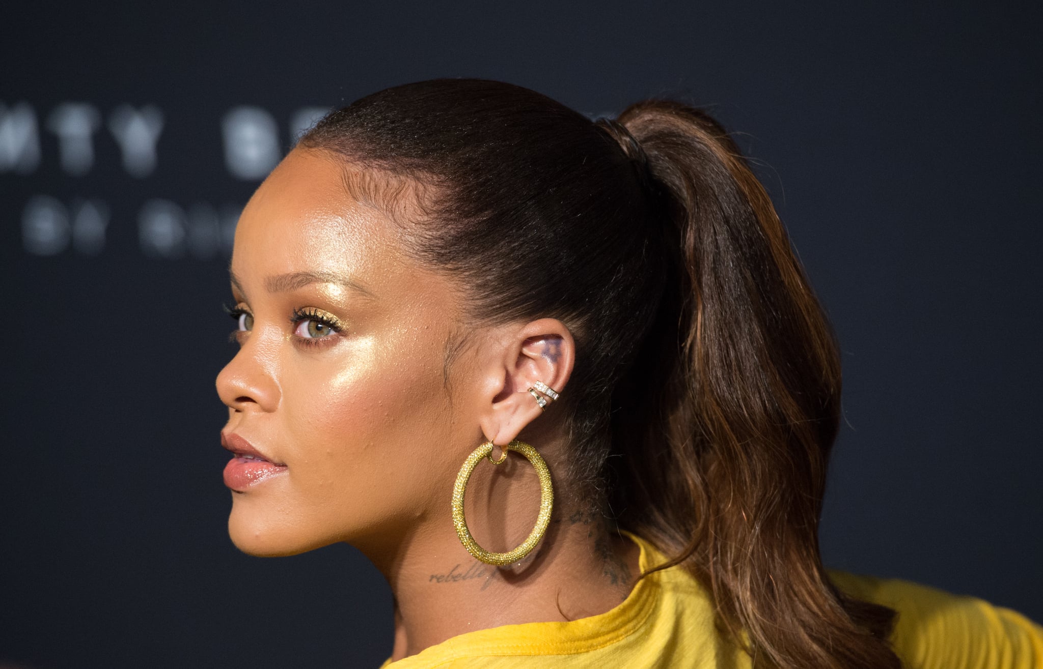 ovn glide Engel Rihanna Wearing Fenty Beauty Killawatt Freestyle Highlighter | Rihanna's  Gold Fenty Highlighter Is the Most Extra Product We've Ever Tried |  POPSUGAR Beauty Photo 2