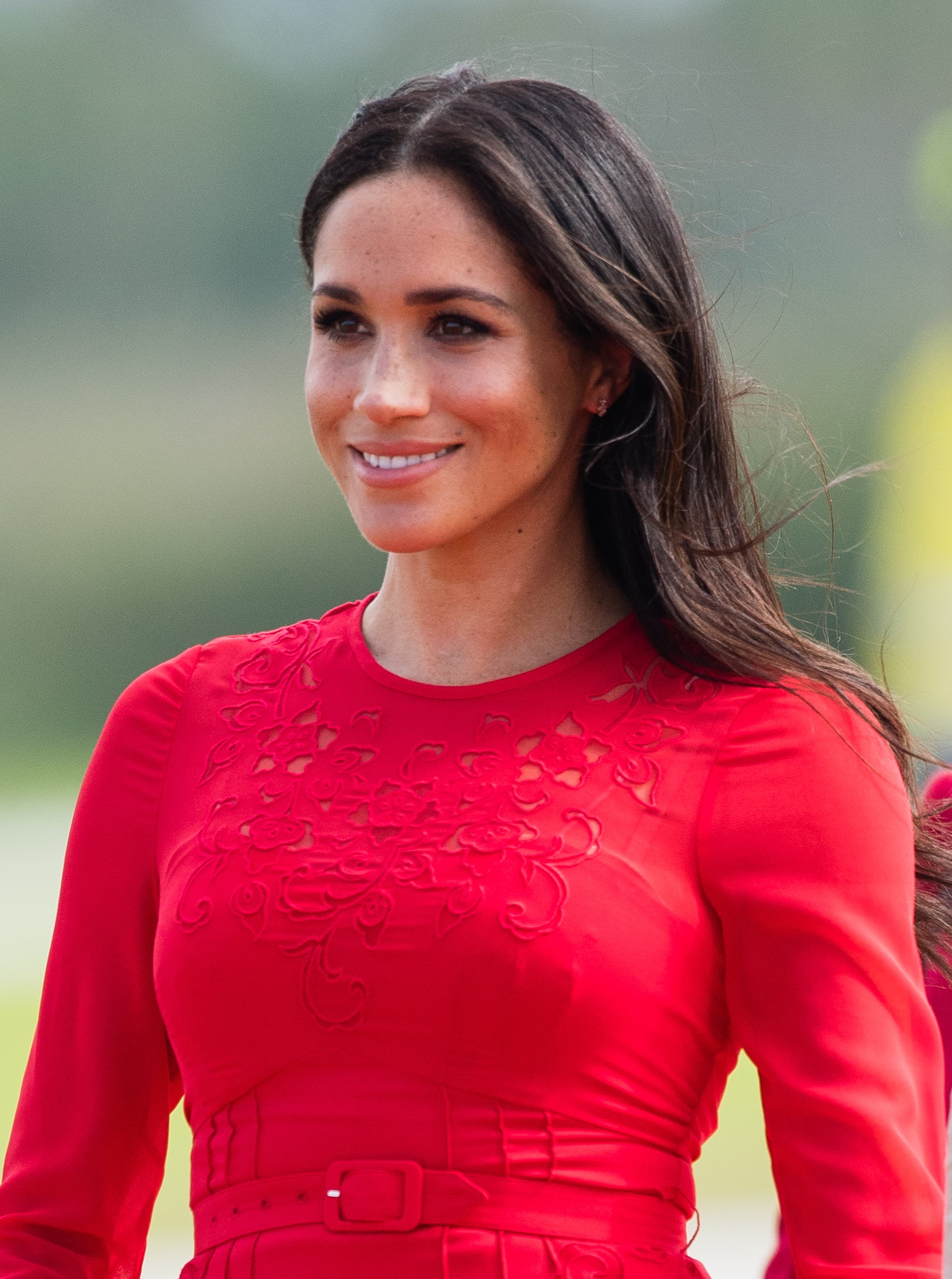 NUKU'ALOFA, TONGA - OCTOBER 25:  Meghan, Duchess of Sussex arrives at Nuku'alofa airport on October 25, 2018 in Nuku'alofa, Tonga. The Duke and Duchess of Sussex are on their official 16-day Autumn tour visiting cities in Australia, Fiji, Tonga and New Zealand.  (Photo by Samir Hussein/WireImage)