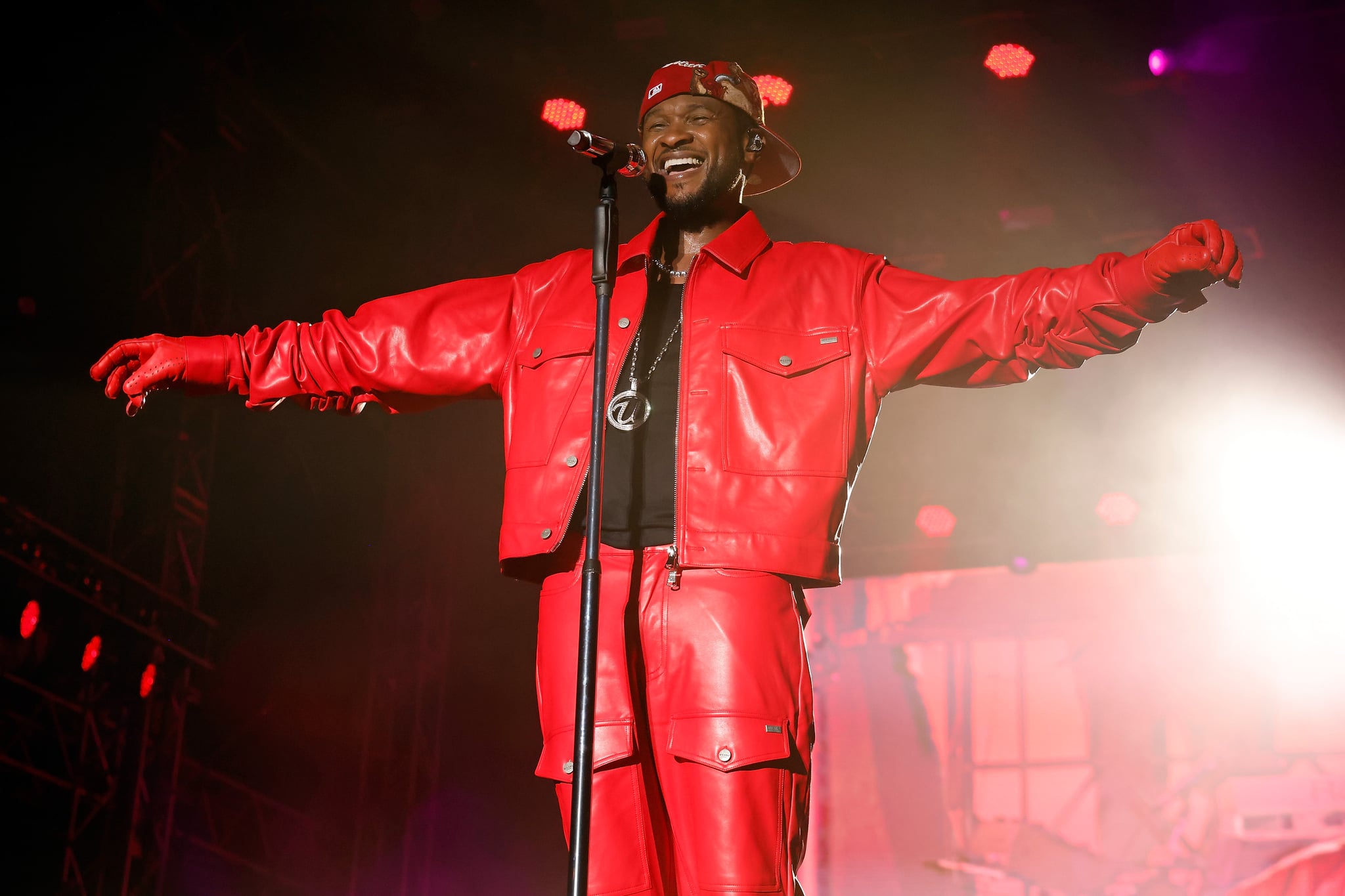  Usher performs during the 2023 The Roots Picnic at The Mann on June 04, 2023 in Philadelphia, Pennsylvania. (Photo by Taylor Hill/Getty Images for Live Nation Urban)