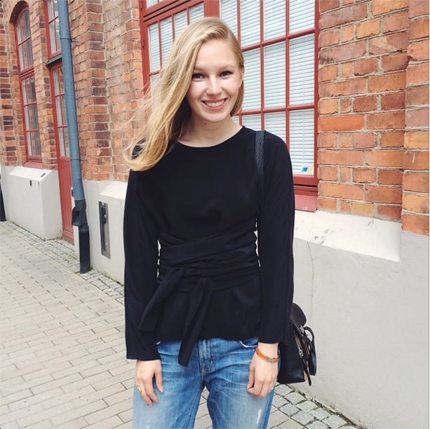 Finding a top that comes with a few waist ties is the easiest way to employ the trend.
Source: Instagram user carolinaengman
