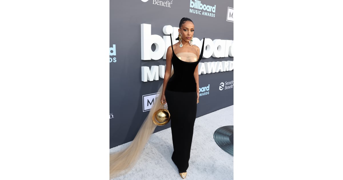 Billboard Music Awards 2022: Doja Cat shocks in $110 gold pasties