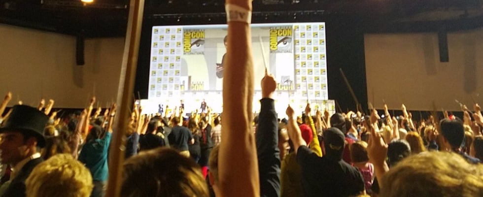 Eddie Redmayne Leads Spell at Fantastic Beasts SDCC Panel