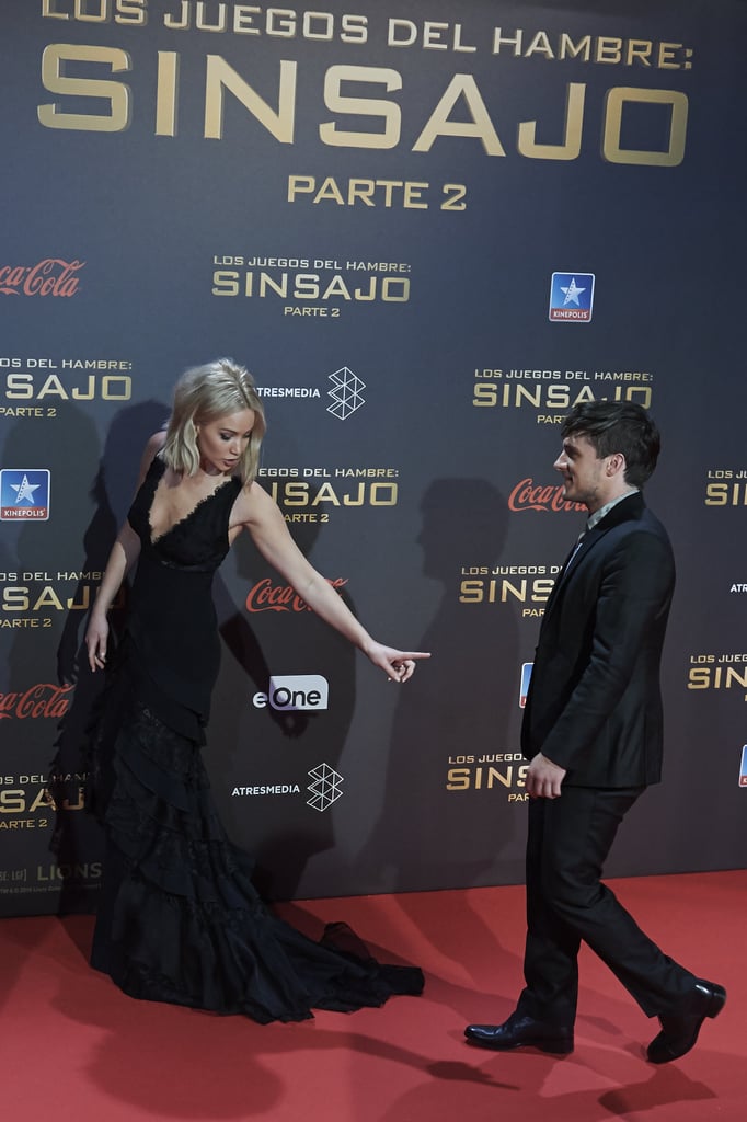 Jennifer Lawrence Falling at the Hunger Games Premiere Will Only Make You Love Her More Jennifer Lawrence Falling at the Hunger Games Premiere Will Only Make You Love Her More
