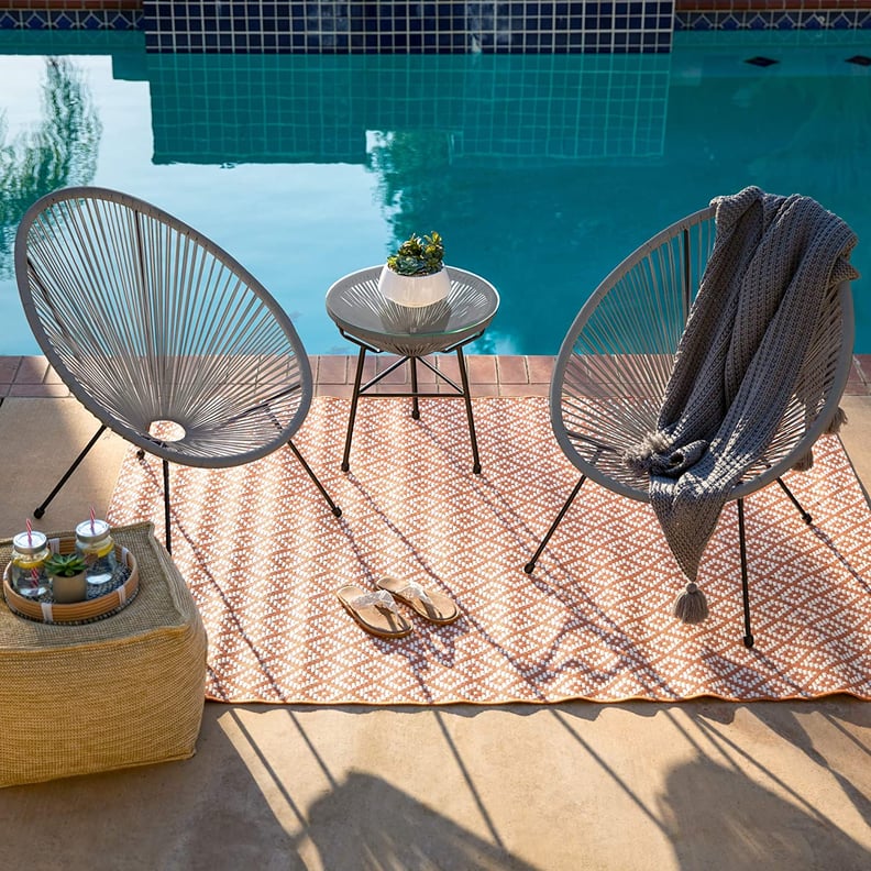 A Contemporary Patio Set For Small Spaces