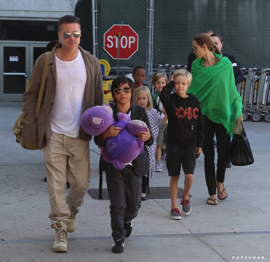 Angelina wore a green scarf and black Ipanema flip-flops.