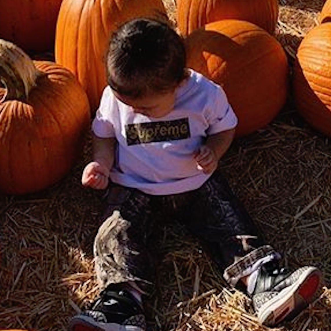 Kylie Jenner And Stormi At Pumpkin Patch Pictures 2018 Popsugar Celebrity