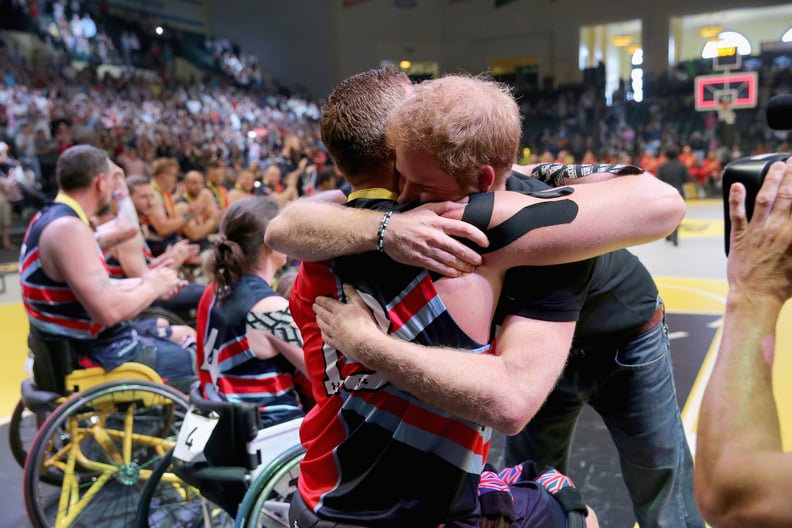 Harry hugged a competitor at the 2016 Invictus Games in Orlando.