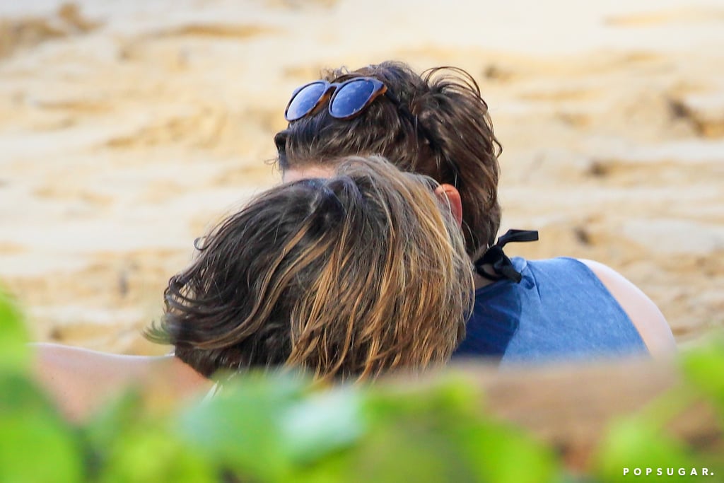 Kristen Stewart and Alicia Cargile in Hawaii | Pictures