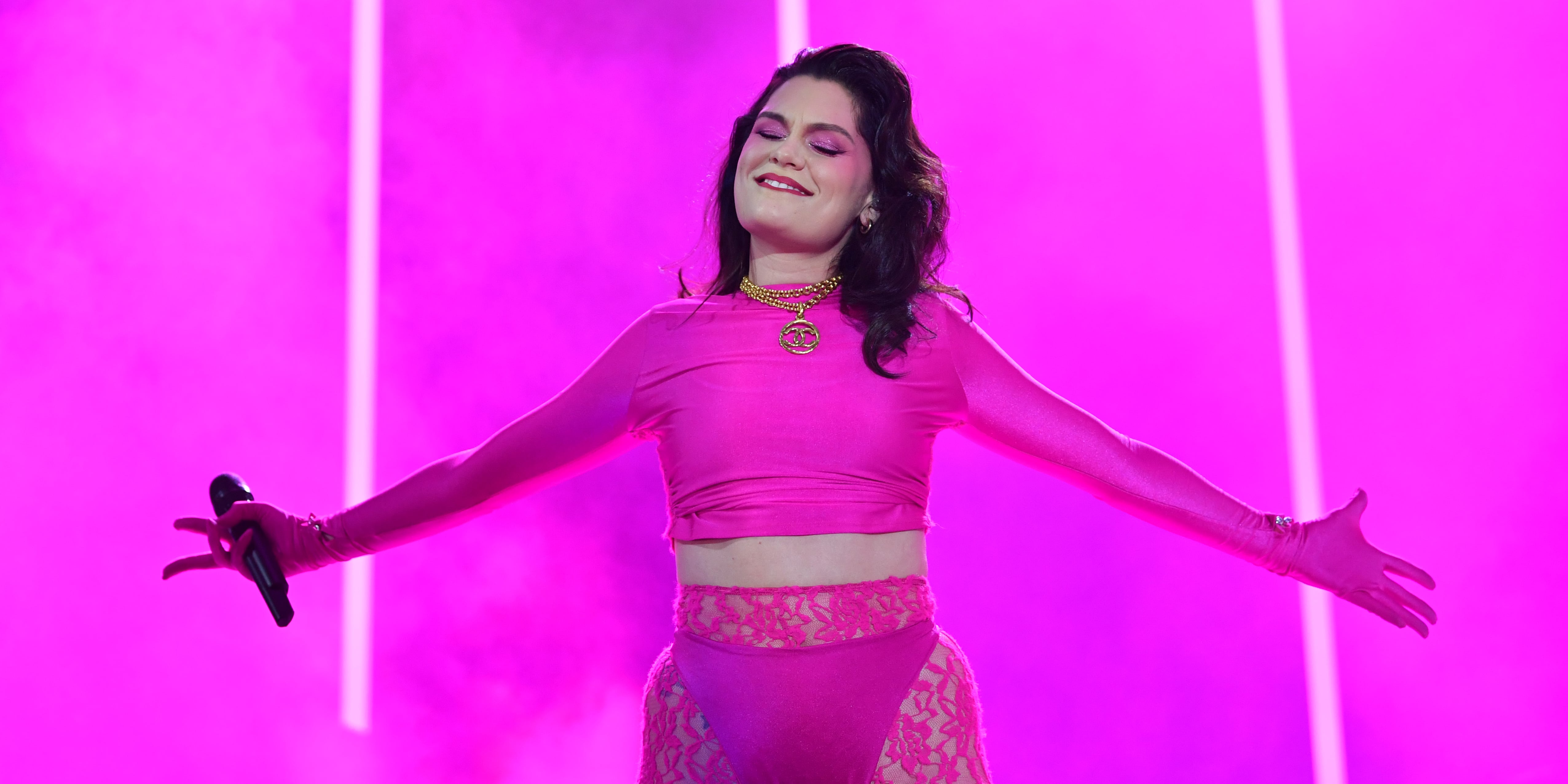 pregnant-jessie-j-shares-her-first-trimester-experience-popsugar-family