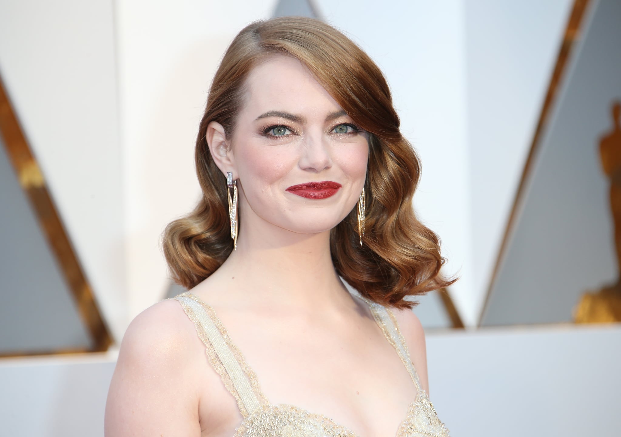 HOLLYWOOD, CA - FEBRUARY 26: Actress Emma Stone arrives at the 89th Annual Academy Awards at Hollywood & Highland Centre on February 26, 2017 in Hollywood, California. (Photo by Dan MacMedan/Getty Images)