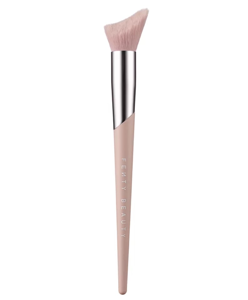 Cheek-Hugging Highlight Brush 120