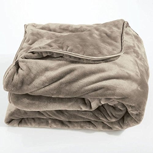 Weighted discount travel throw