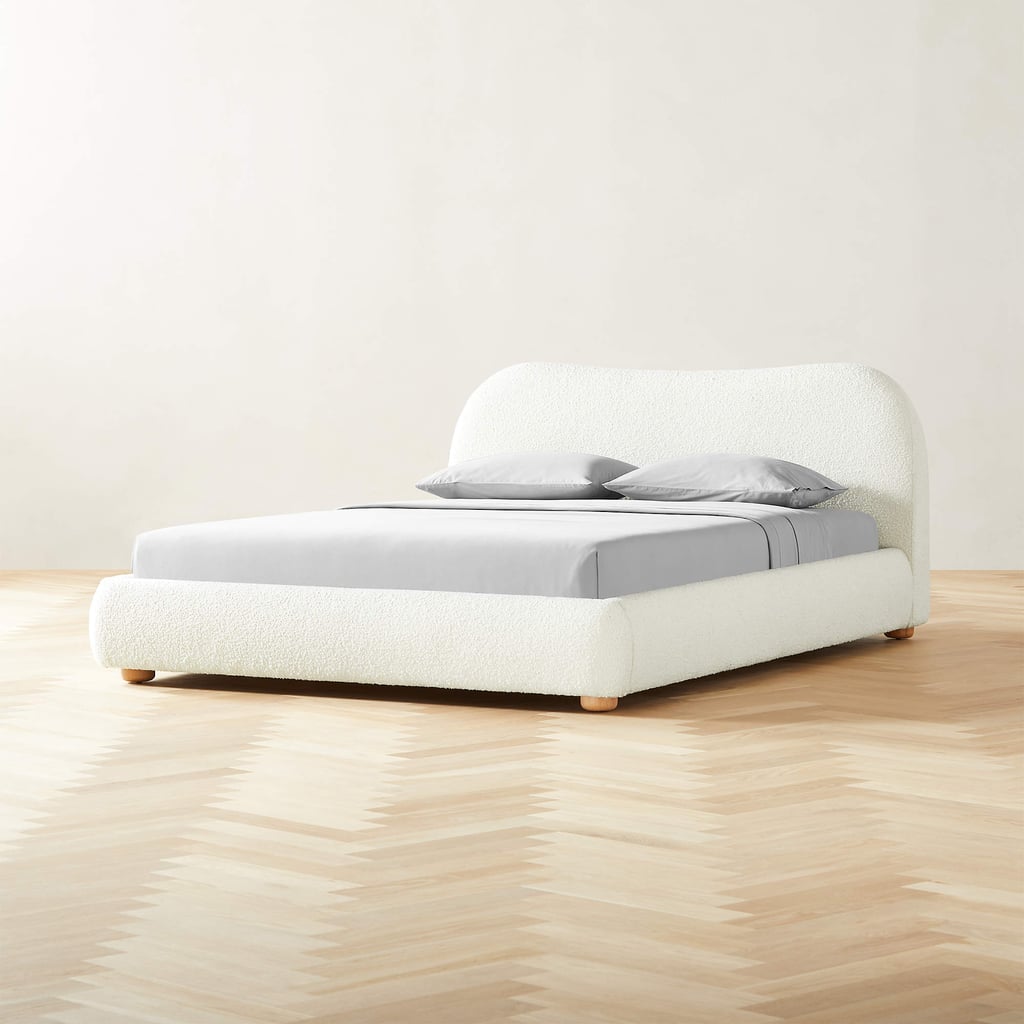 最佳奢侈床架:CB2戴安娜软垫大床