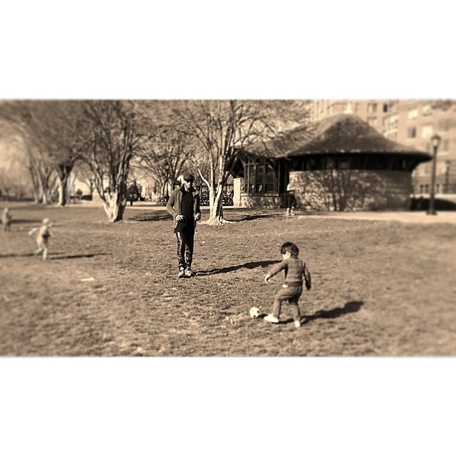 Phyllon Gorré got in some soccer time with his dad, Sunnery James.
Source: Instagram user doutzen