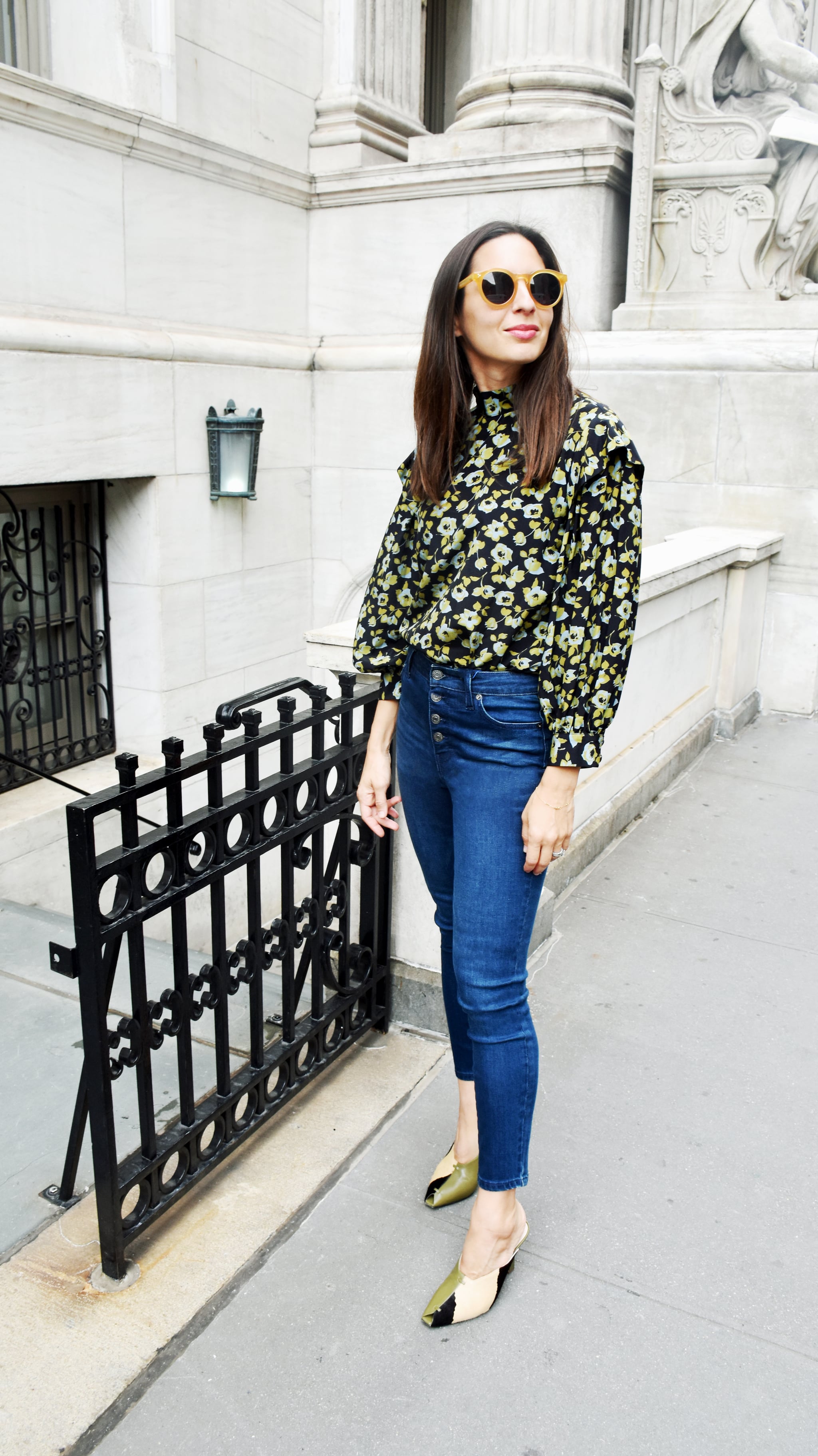 jean blouse outfit