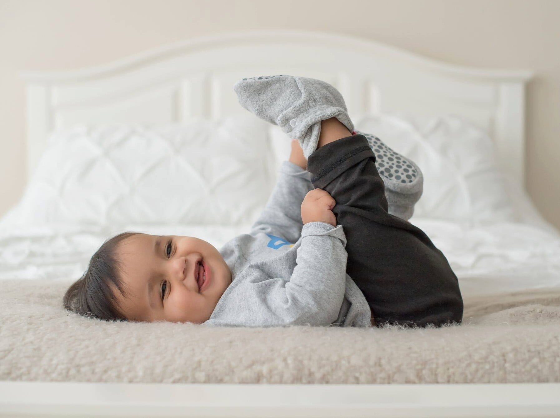 Best baby booties best sale that stay on