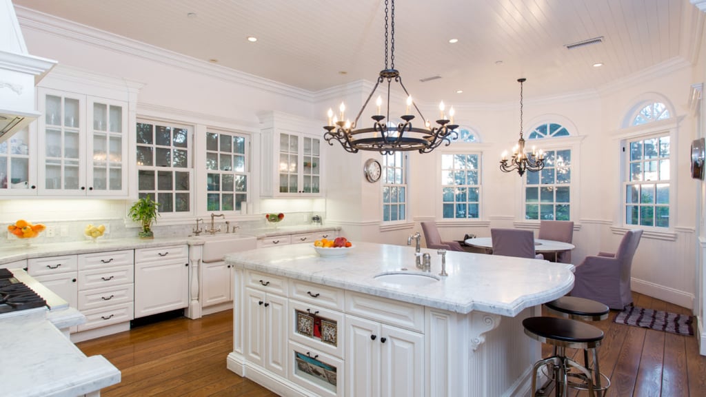 Jessica Alba Buys House in Beverly Hills