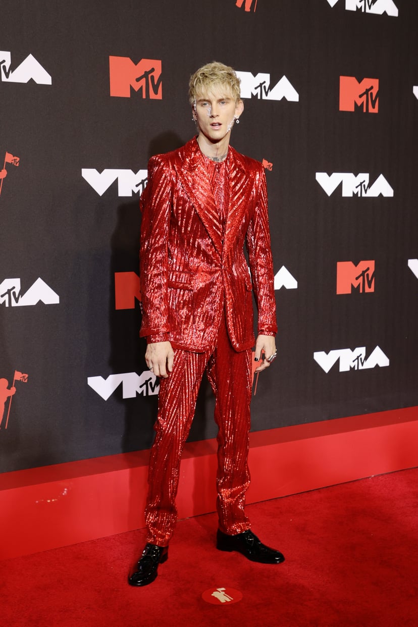 NEW YORK, NEW YORK - SEPTEMBER 12: Machine Gun Kelly attends the 2021 MTV Video Music Awards at Barclays Center on September 12, 2021 in the Brooklyn borough of New York City. (Photo by Jamie McCarthy/Getty Images for MTV/ ViacomCBS)