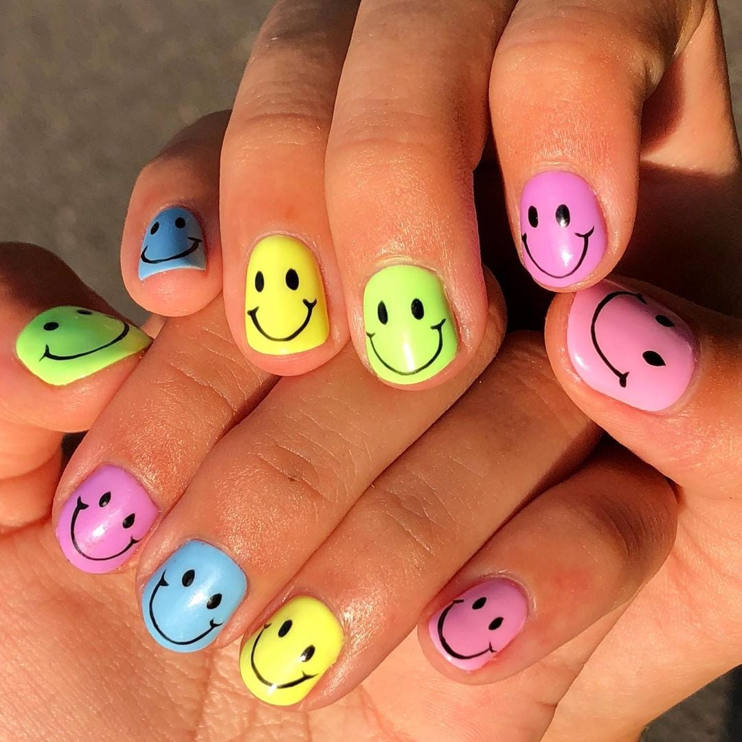 Smiley-Face Nail-Art Trend Inspiration | POPSUGAR Beauty