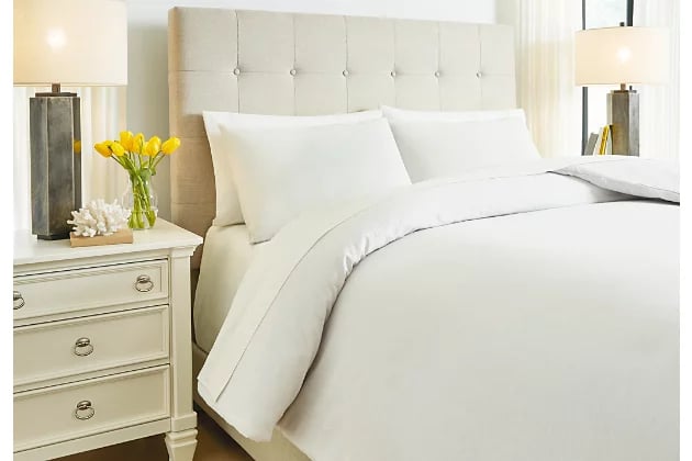 Eilena Comforter Set