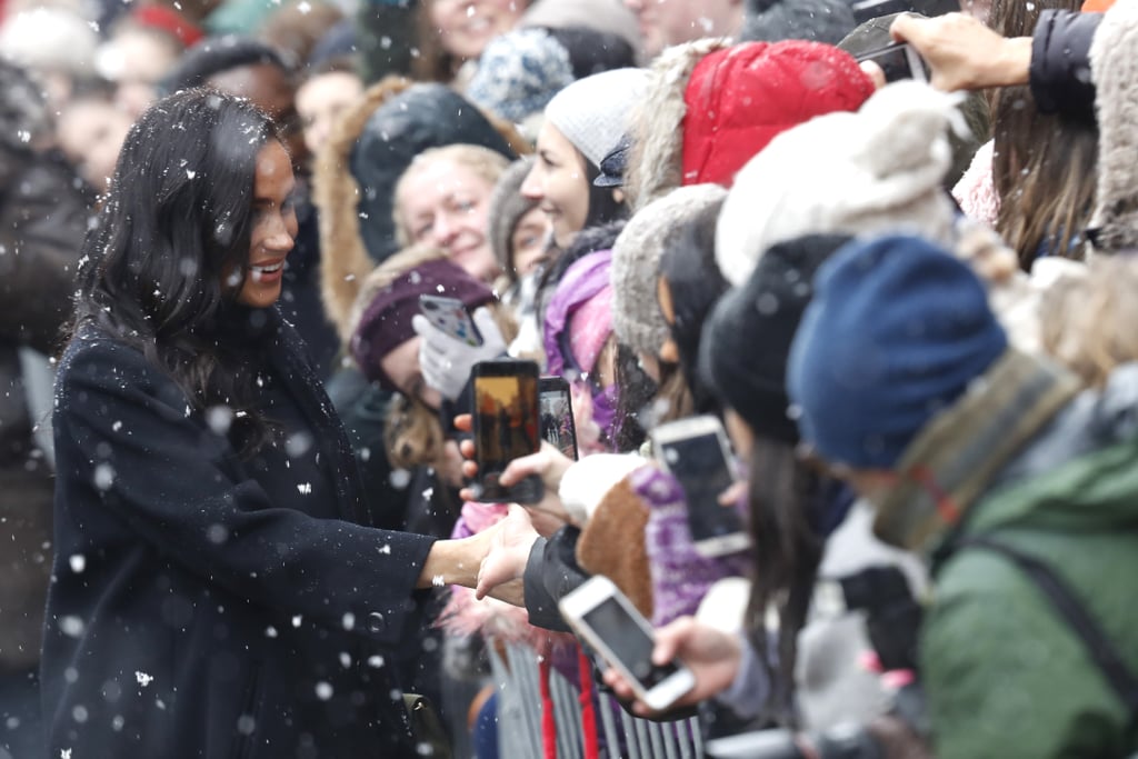 Meghan Markle Not Wearing Gloves While Shaking Hands Photos