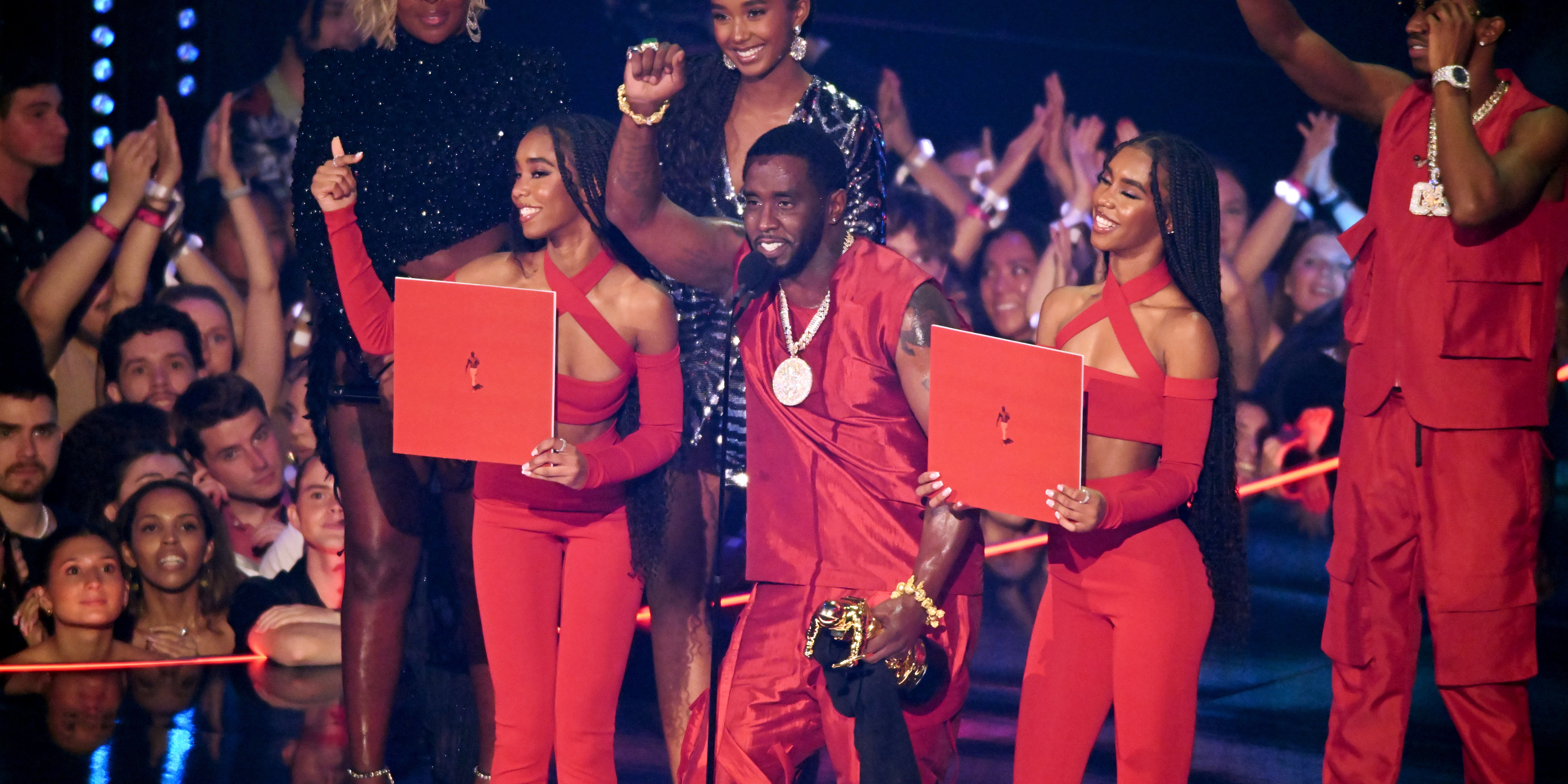 Diddy's 2023 VMAs Global Icon Award Speech and Performance - Vimarsana News